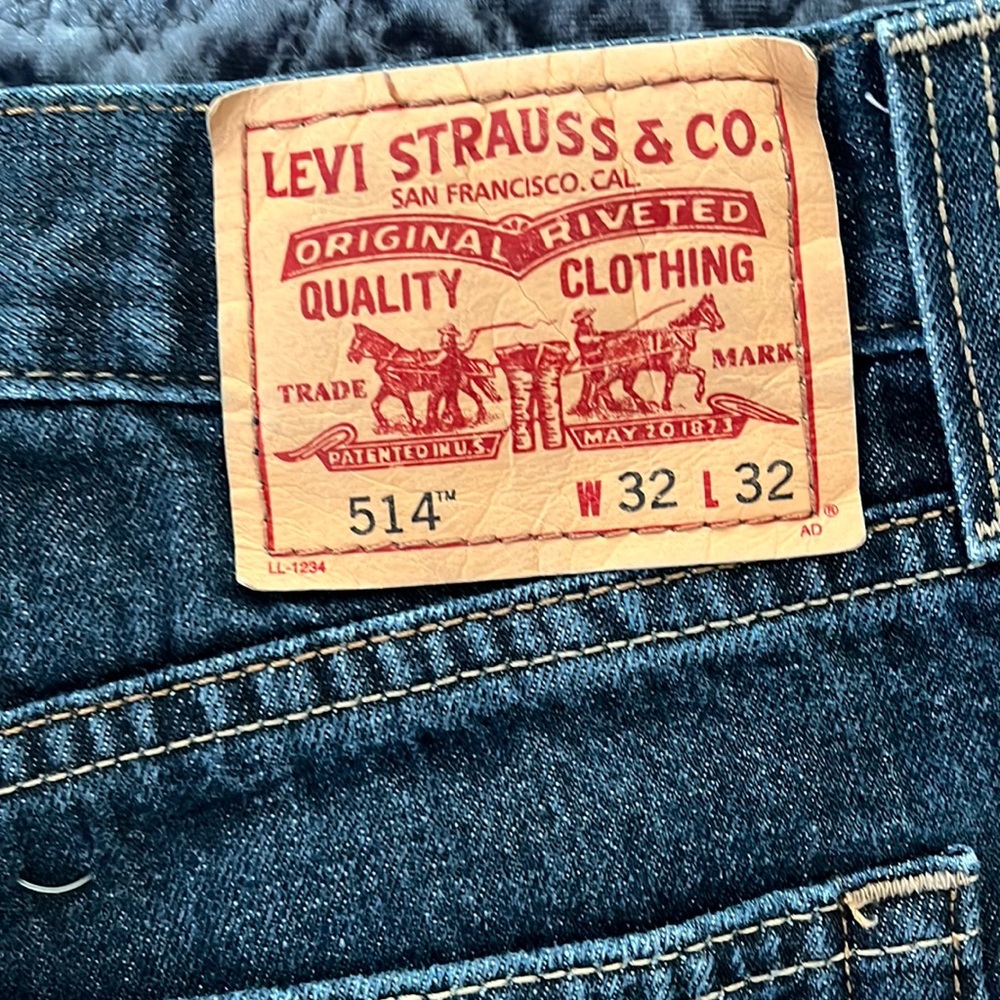 LEVI’S MEN’S 514 JEANS